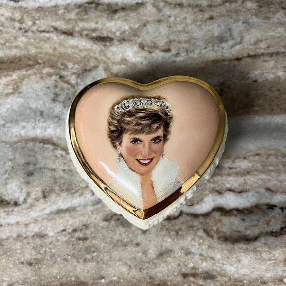 1998 Porcelain Trinket Music Box Queen of Hearts Princess Diana WORKS Gold Trim - Picture 1 of 9